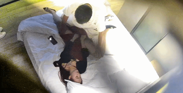 ♦️酒店偷拍♦️时尚女被干爹扑倒强X后一脸的心如死灰【1.69G】