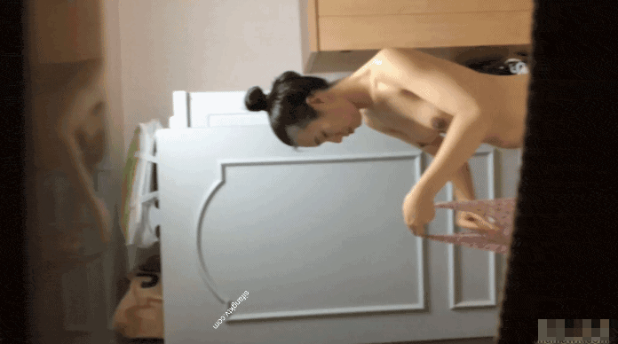 【洗浴】极品偷拍！坑闺蜜宿舍偷拍洗澡 偷拍邻家大奶美女32V+9P【2.6G】