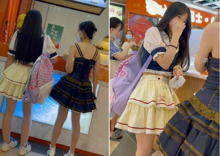【 KFC-132 】⭐⭐两闺蜜逛街，同款长筒袜，内衬挡不住蓝内【581M】