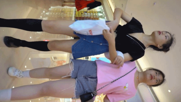 【YZWCD】YC557便利店牛仔裙小姐姐！白内一半夹进屁股缝！【482M】