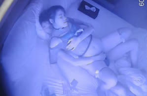 2022-1-1新流出❤️酒店极品眼镜反差婊穿着性感蕾丝内衣和男友啪啪【410M】
