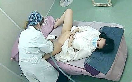 【摄像头】美容院监控偷窥前来做阴部脱毛的美女还有点害羞【510M】
